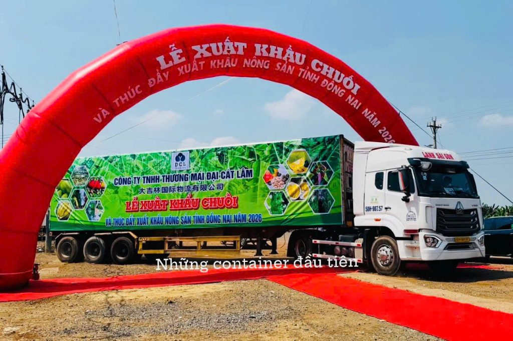 Những conter chuối đầu tiên được xuất đi